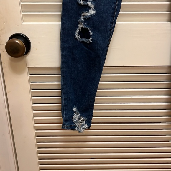 Versona Modern Distressed Jeans in Medium Wash, Size 10 - Picture 8 of 17